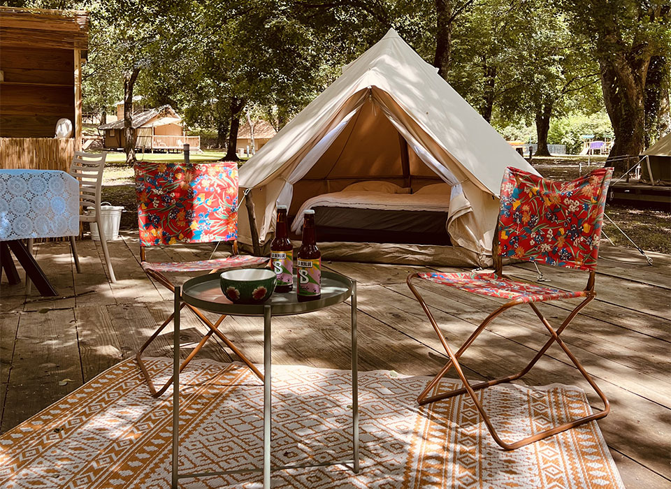 View of the Glamping Love tent, a total immersion in the heart of nature